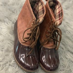 Ankle duck boot